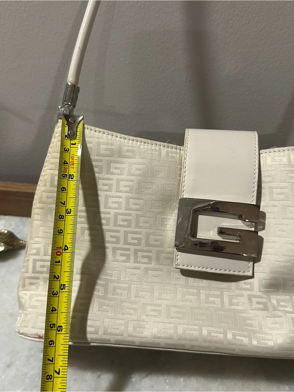 Vintage Cream-White Shoulder Bag with G Buckle